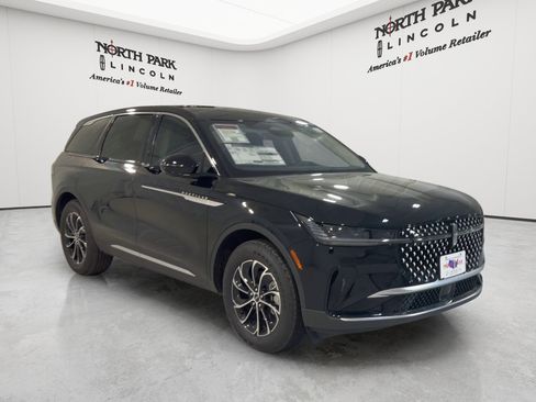 New 2026 Lincoln Nautilus Premier AWD/4WD image 13