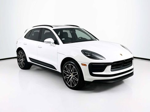 Certified 2026 Porsche Macan AWD/4WD image 7
