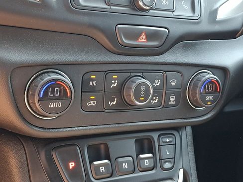 Certified 2021 GMC Terrain SLE w/ Driver Convenience Package FWD image 15