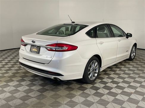 Used 2017 Ford Fusion SE image 24