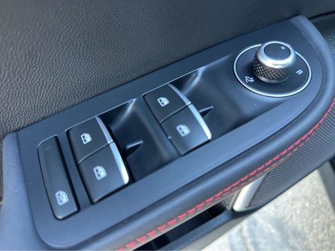 Used 2023 Alfa Romeo Giulia Estrema image 36