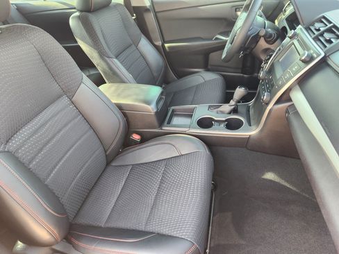 Used 2015 Toyota Camry SE FWD image 6