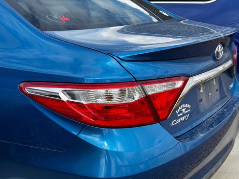 Used 2017 Toyota Camry SE image 6