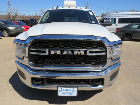 Used 2019 RAM 3500 Tradesman w/ Chrome Appearance Group AWD/4WD image 3