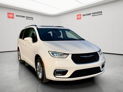 Used 2021 Chrysler Pacifica Touring-L w/ Uconnect Theater Family Group
