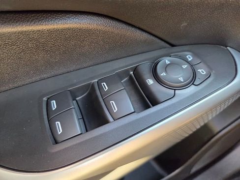 Used 2024 Chevrolet Trax LS w/ LS Convenience Package FWD image 31