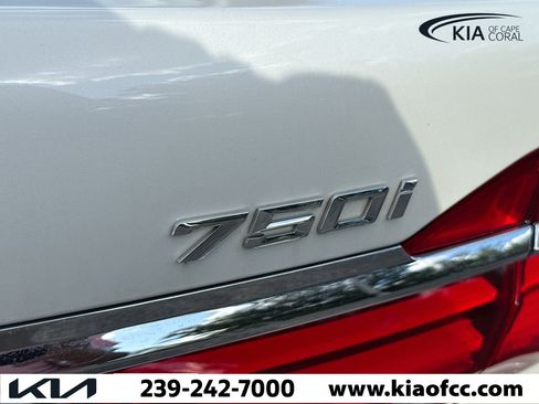 Used 2019 BMW 750i xDrive 750i xDrive w/ M Sport Package image 11