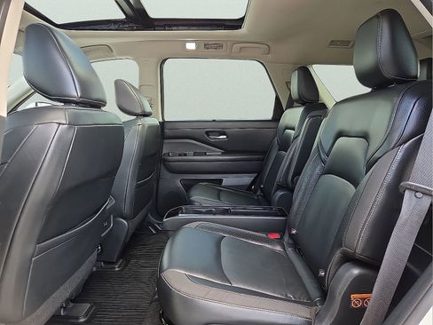 Used 2022 Nissan Pathfinder SL w/ SL Premium Package FWD image 11