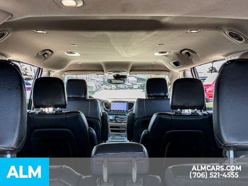 Used 2022 Chrysler Pacifica Touring-L FWD image 17