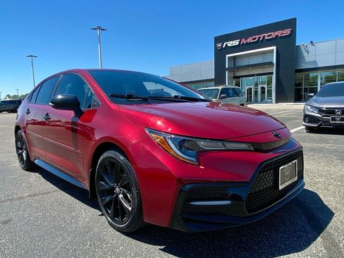 Used 2022 Toyota Corolla SE FWD image 2