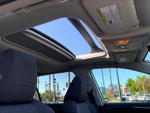 Used 2019 Toyota RAV4 XLE w/ Carpet Mat Package AWD/4WD image 13