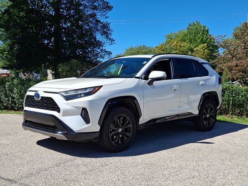 Used 2022 Toyota RAV4 SE w/ Convenience Package AWD/4WD image 3