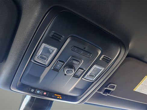 Used 2022 Chevrolet Tahoe Z71 w/ Luxury Package image 21