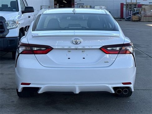 Used 2024 Toyota Camry SE image 5