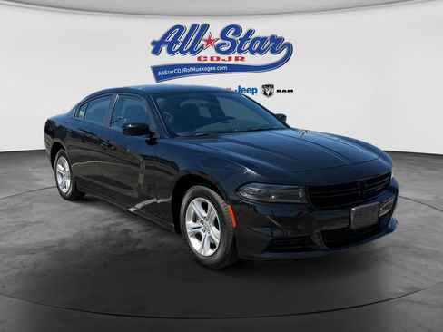 Used 2023 Dodge Charger SXT RWD image 3