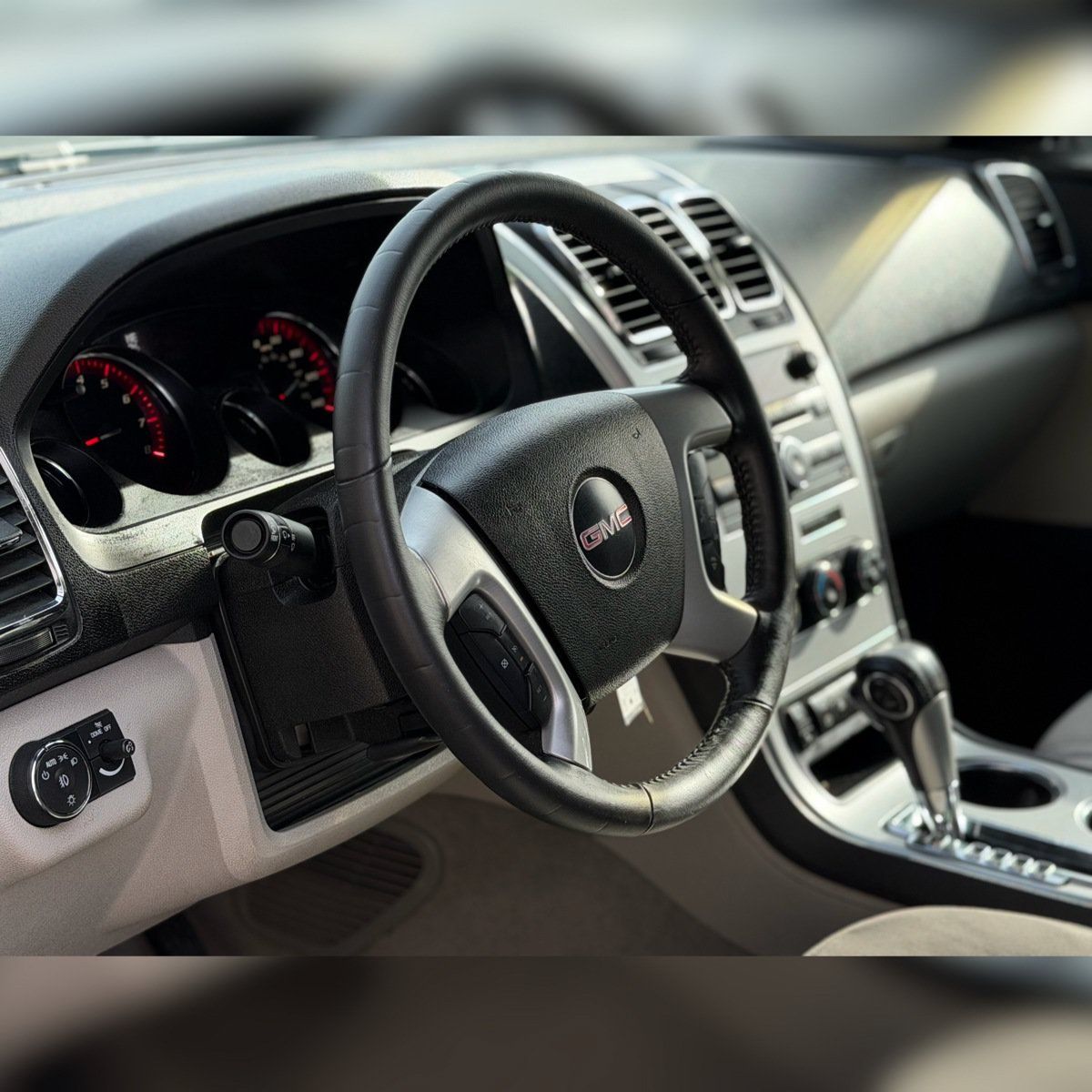 Used 2011 GMC Acadia SLE FWD image 5