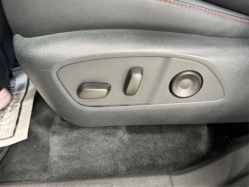 Used 2025 Chevrolet Traverse Z71 AWD/4WD image 18