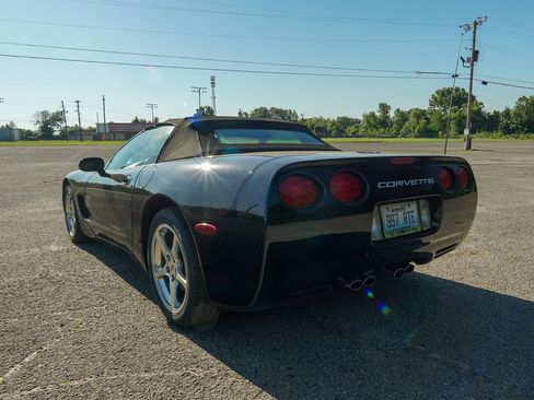 Used 2004 Chevrolet Corvette Convertible w/ Preferred Equipment Group RWD image 4