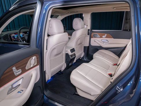 New 2026 Mercedes-Benz GLS 450 4MATIC image 28