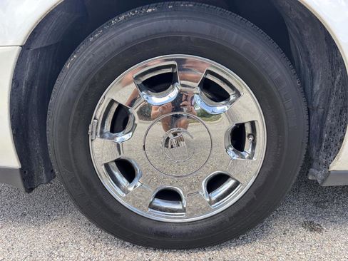 Used 2002 Cadillac De Ville Sedan w/ Comfort/Convenience Pkg image 47