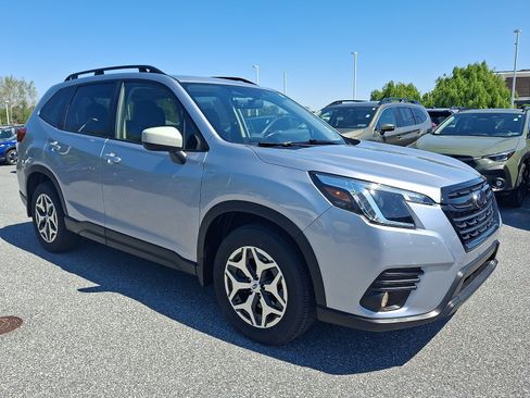 Certified 2023 Subaru Forester Premium AWD/4WD image 3
