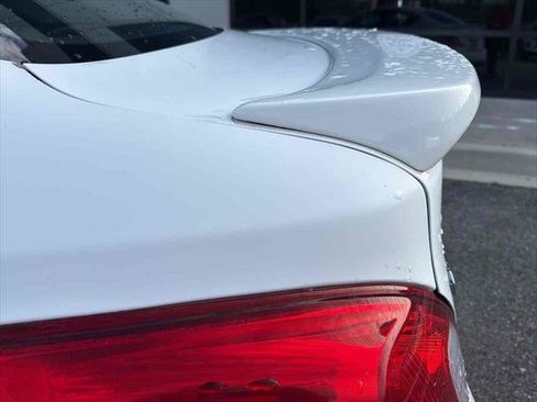 Used 2016 Nissan Versa SV image 8