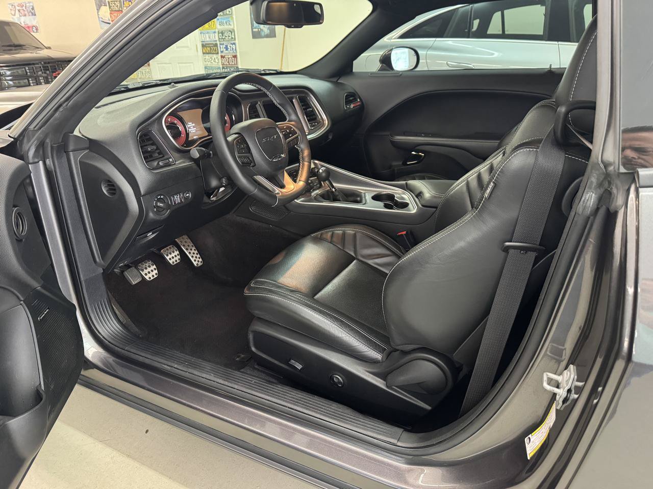 Used 2018 Dodge Challenger SRT Hellcat RWD image 6