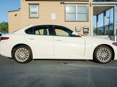 Used 2022 Alfa Romeo Giulia Sprint AWD/4WD image 4