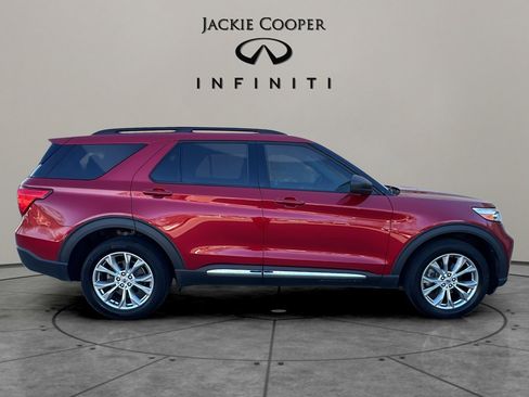 Used 2020 Ford Explorer XLT w/ Equipment Group 202A image 6