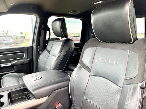 Used 2019 RAM 2500 Laramie w/ Black Appearance Package AWD/4WD image 14