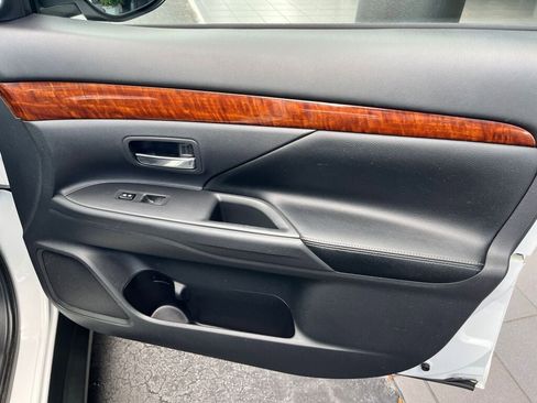 Used 2015 Mitsubishi Outlander GT image 28