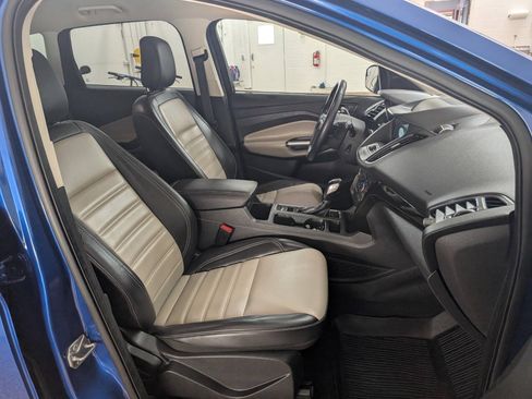 Used 2019 Ford Escape SEL w/ SEL Sport Appearance Package AWD/4WD image 21