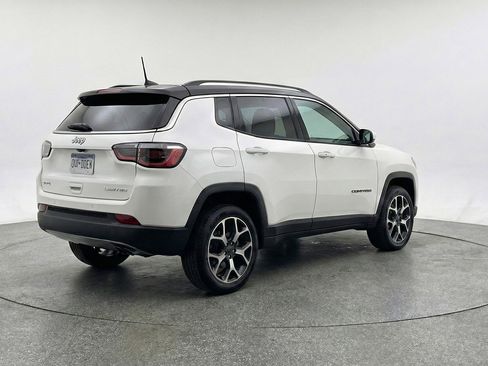 Used 2025 Jeep Compass Limited image 9