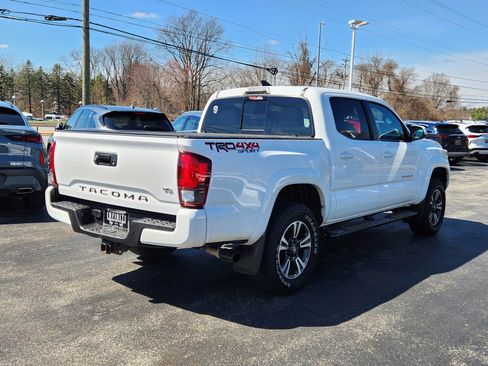 Used 2019 Toyota Tacoma TRD Sport image 4