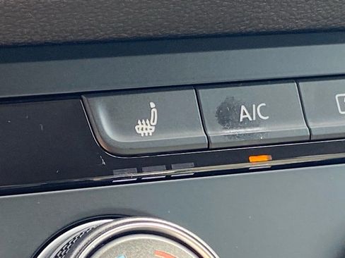 Used 2022 Volkswagen Taos SE image 17