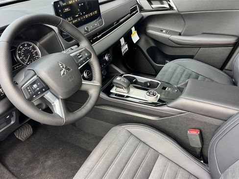 New 2026 Mitsubishi Outlander AWD image 11