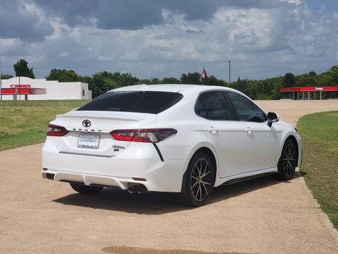 Used 2023 Toyota Camry SE w/ Convenience Package FWD image 4