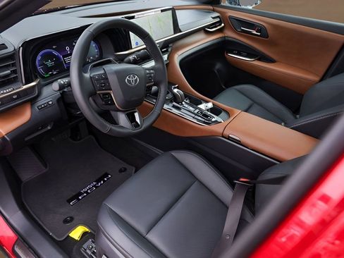 Used 2026 Toyota Crown Limited w/ Advanced Technology Package image 10