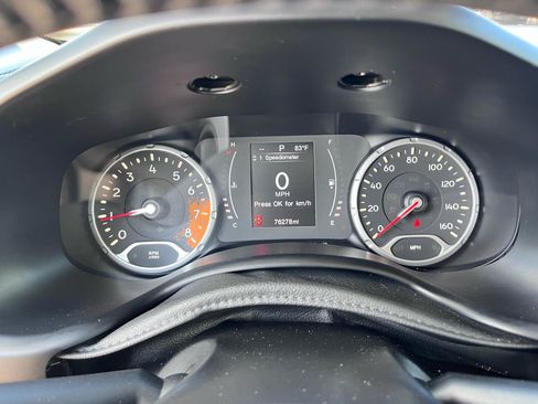 Used 2015 Jeep Renegade Latitude FWD image 27
