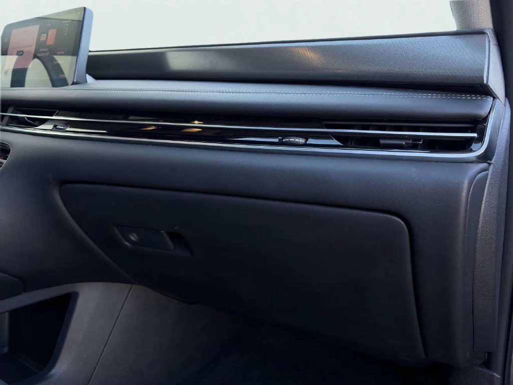 Used 2026 INFINITI QX60 Luxe w/ Cargo Package FWD image 11