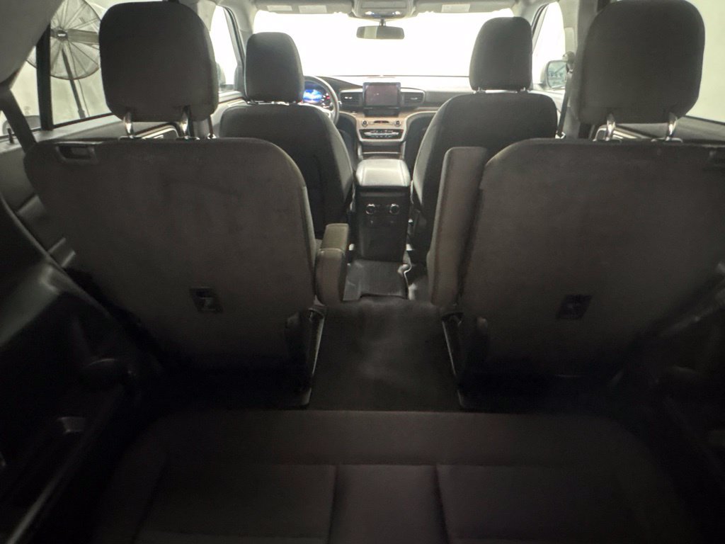 Used 2023 Ford Explorer XLT AWD/4WD image 16