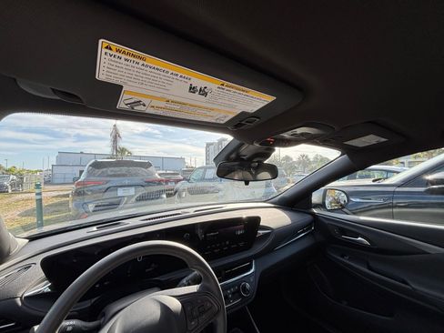 Used 2025 Buick Envista Preferred image 33