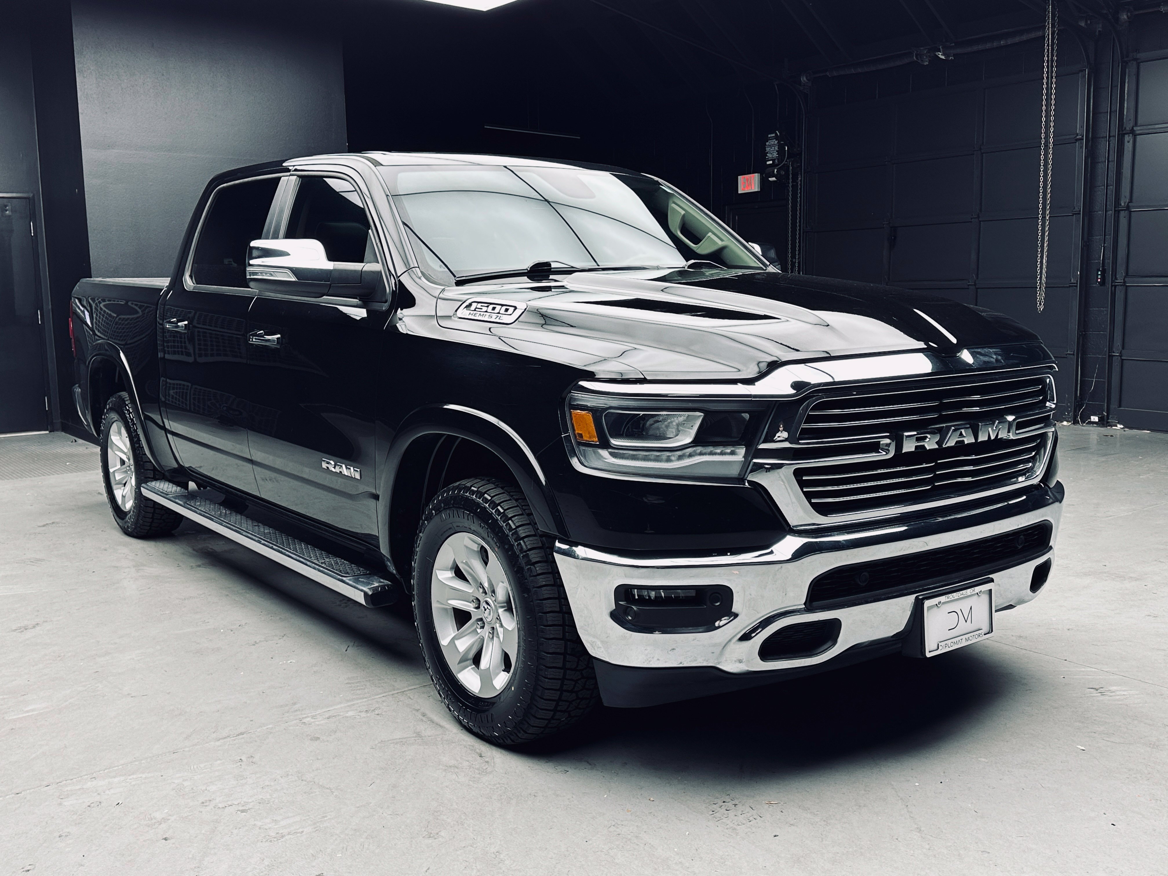 Used 2019 RAM 1500 Laramie AWD/4WD image 9