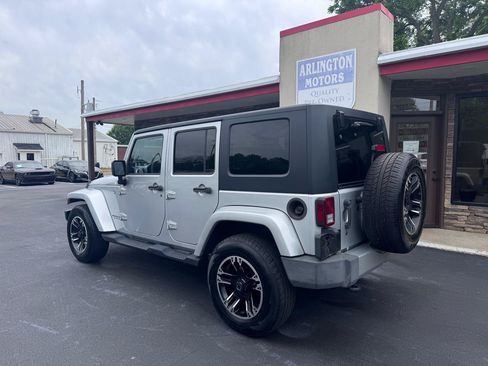 Used 2009 Jeep Wrangler Unlimited Sahara AWD/4WD image 4