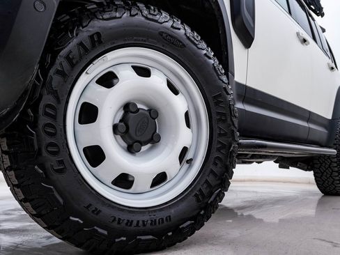 Used 2024 Land Rover Defender 110 S image 5