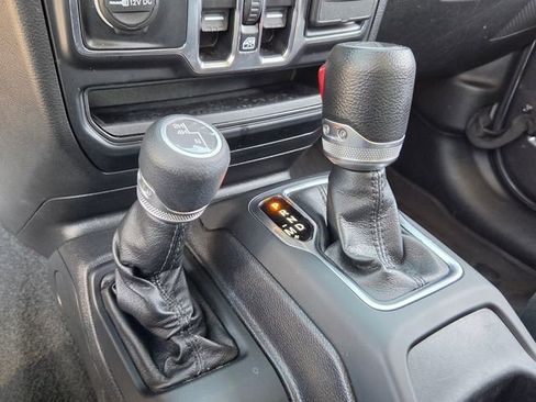 Used 2022 Jeep Gladiator Sport AWD/4WD image 19