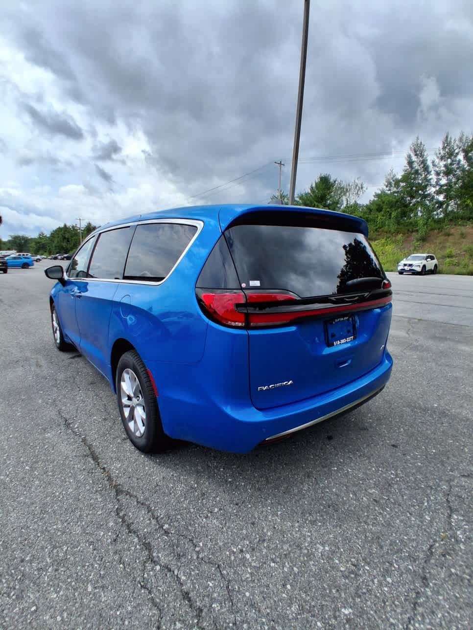 New 2027 Chrysler Pacifica Select AWD/4WD image 8