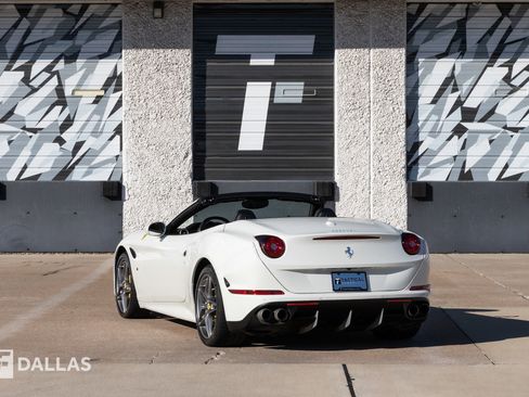 Used 2015 Ferrari California T image 11