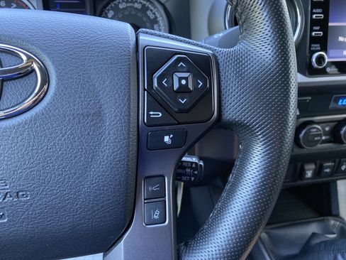 Used 2022 Toyota Tacoma TRD Off-Road AWD/4WD image 20