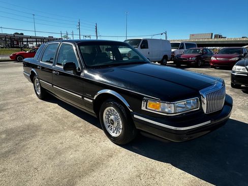 Used 1997 Lincoln Town Car Executive image 7